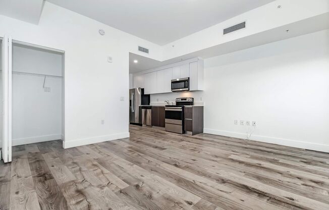 Studio, 1 bath, 444 sqft, $1,925, Unit 405