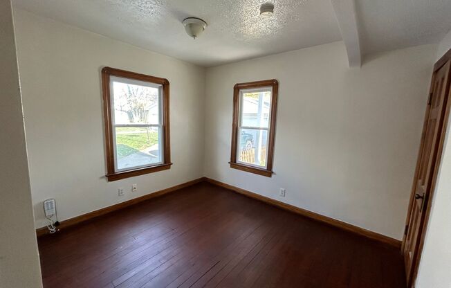 2 beds, 1 bath, $1,200, Unit 4653 Horton Rd (1st Floor)