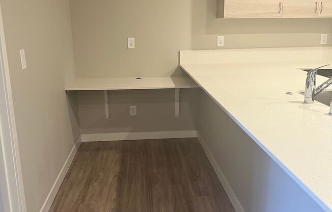 2 beds, 1 bath, 1,005 sqft, $1,715, Unit A22