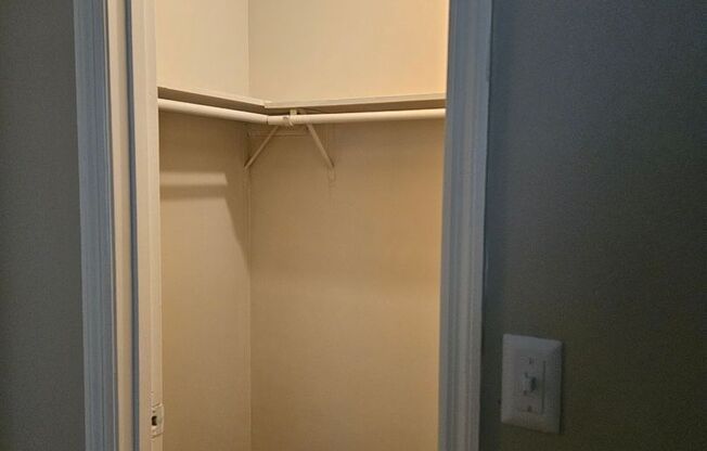 1 bed, 1 bath, 579 sqft, $924, Unit 5