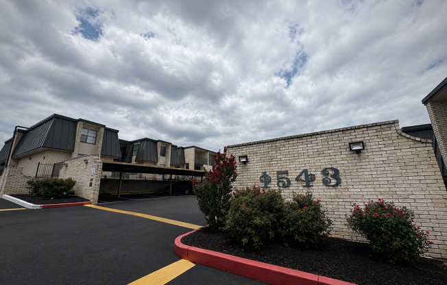 2 beds, 2 baths, 931 sqft, $1,225, Unit 02-0208