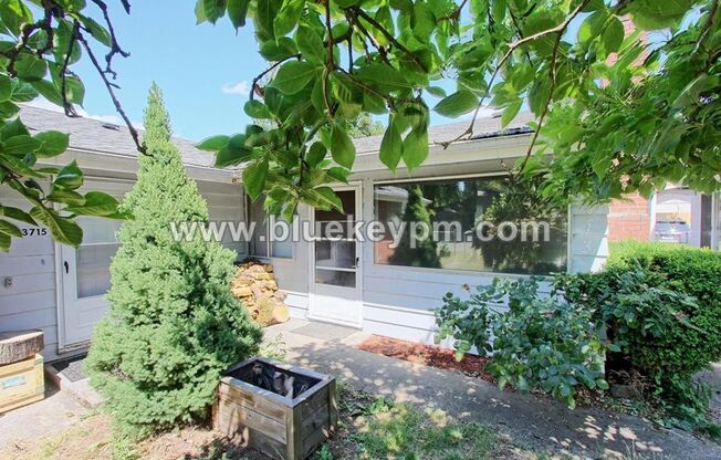 2 Bed, 1 Bath Duplex Unit in Rose Village