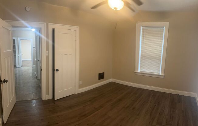 2 beds, 1 bath, 875 sqft, $895, Unit 1E