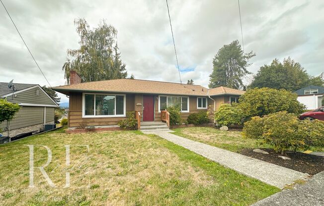 Enjoy Breathtaking Sunsets in the Heart of Manette