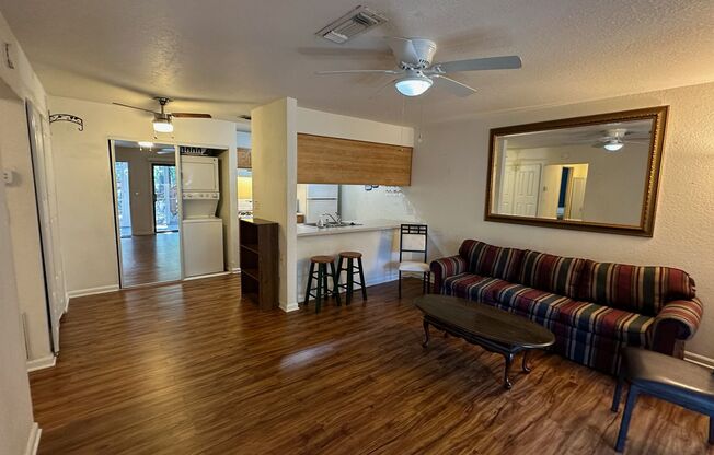 2 beds, 1 bath, $995, Unit Unit 1113