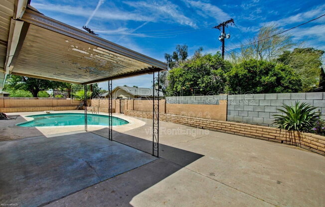 1030 E Manhatton Dr