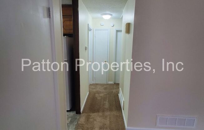 2 beds, 1 bath, 880 sqft, $995, Unit A