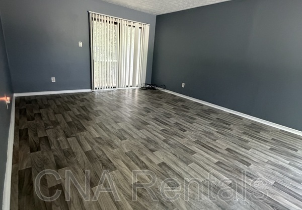 949 PINE OAK TRL