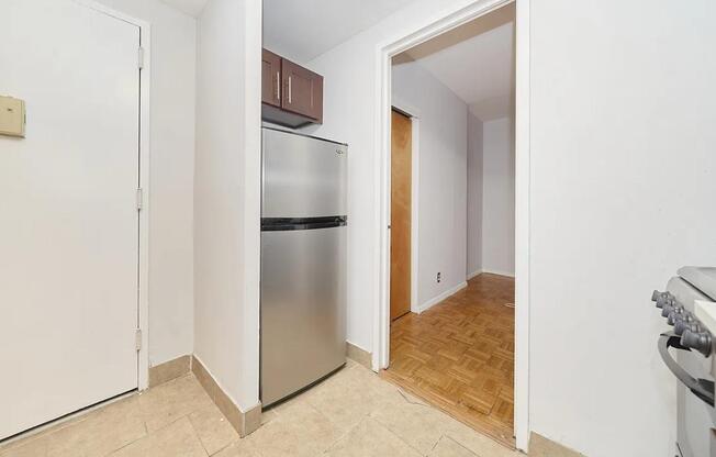 2 beds, 1 bath, $3,600, Unit 2AC