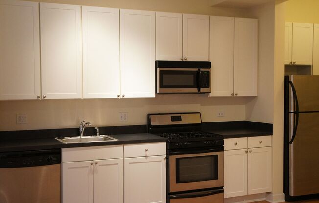 3 beds, 2 baths, 1,227 sqft, $2,695, Unit 32S