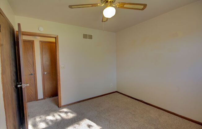 3 beds, 1 bath, $1,195