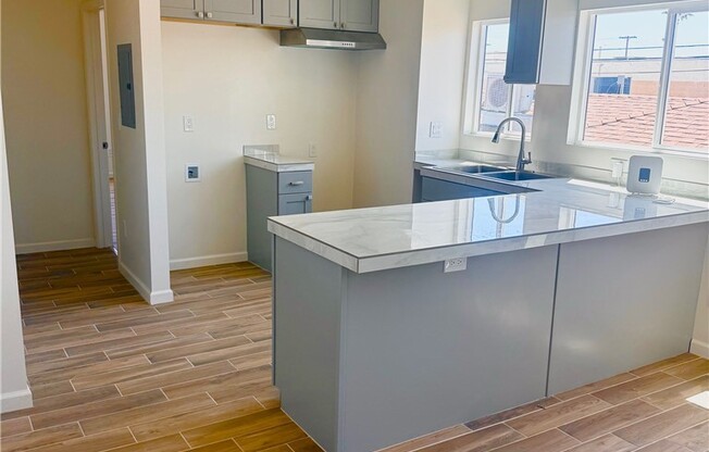 236 W 47 ST