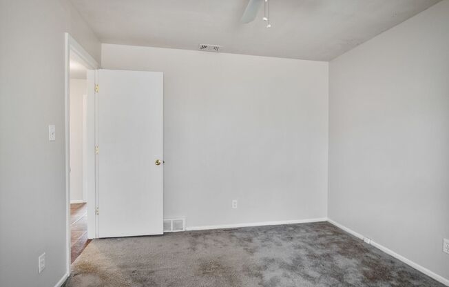 2 beds, 1 bath, 700 sqft, $945, Unit 9002