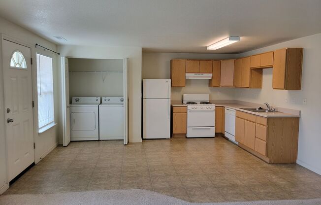 2 beds, 1 bath, 900 sqft, $1,350, Unit 7B