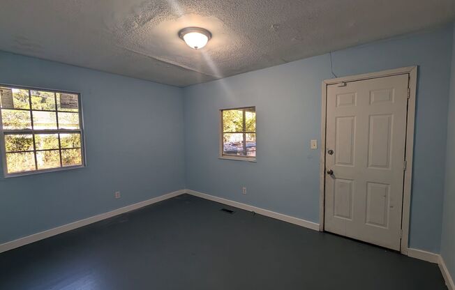 3 beds, 1 bath, $1,000