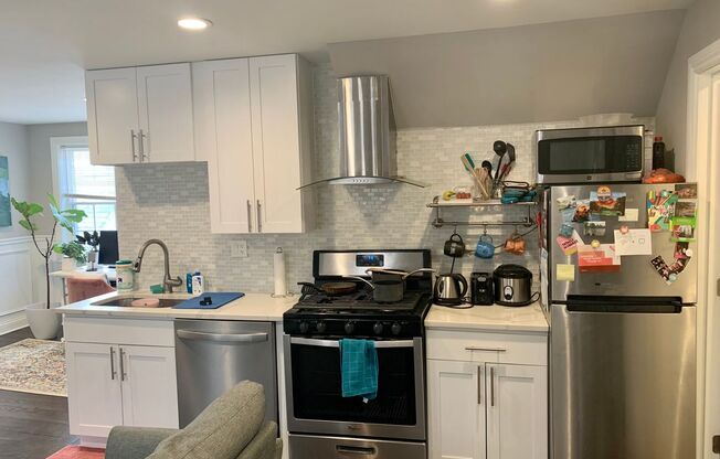 1 bed, 1 bath, $1,675, Unit 2957 N Avers 3