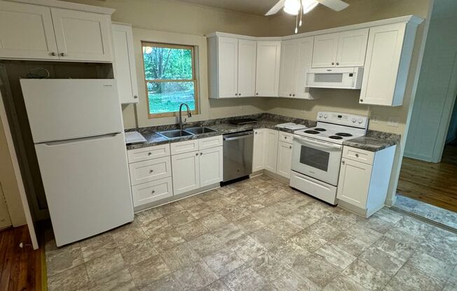 Quiet Forested 2 Bedroom Unit
