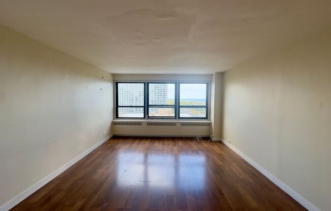 1 bed, 1 bath, 700 sqft, $2,025, Unit 418-1610