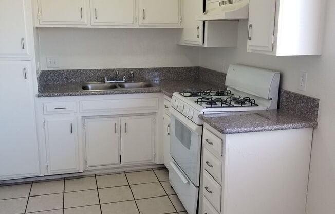 2 beds, 1 bath, $1,650, Unit 3