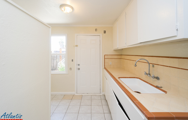 Studio, 1 bath, 350 sqft, $1,595, Unit 3