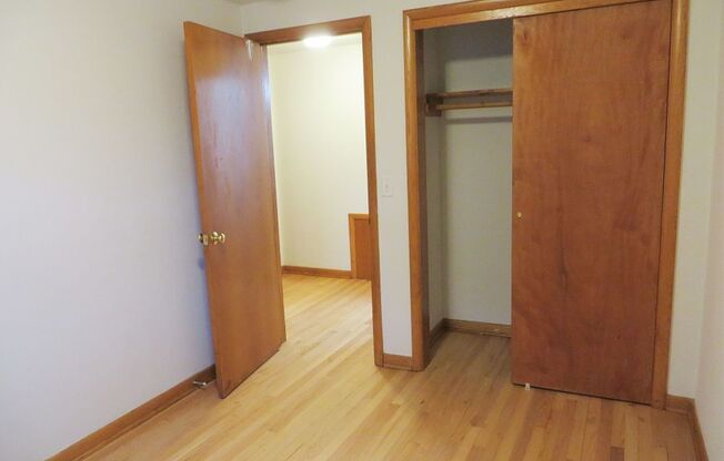 3 beds, 1 bath, 950 sqft, $1,424, Unit 5822-3 Russett