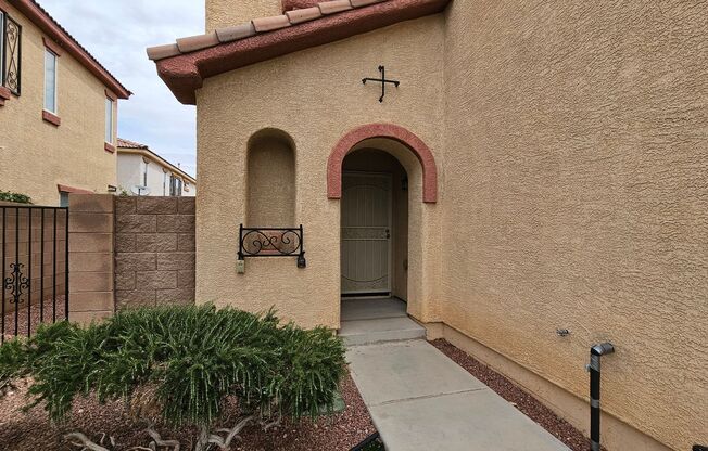 GORGEOUS HOME NEAR BLUE DIAMOND & DECATUR!!!!
