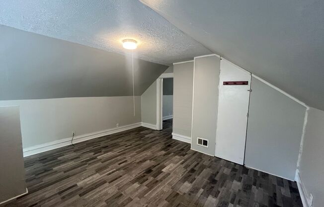 3 beds, 1 bath, $1,150