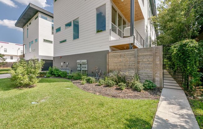 Modern and Spacious Newly Built Townhome near Cedar Springs Neighborhood