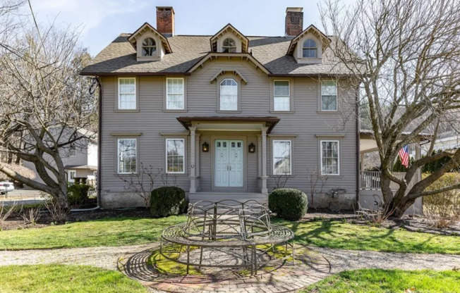 259 MAIN ST S