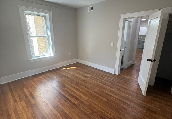 515 W 7 ST