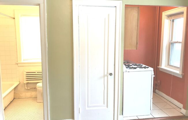 Studio, 1 bath, $725, Unit 02