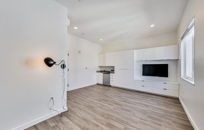 815 6 AVE