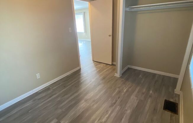 2 beds, 1 bath, $1,295