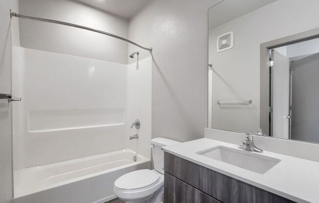 3 beds, 3 baths, 900 sqft, $2,400, Unit 204