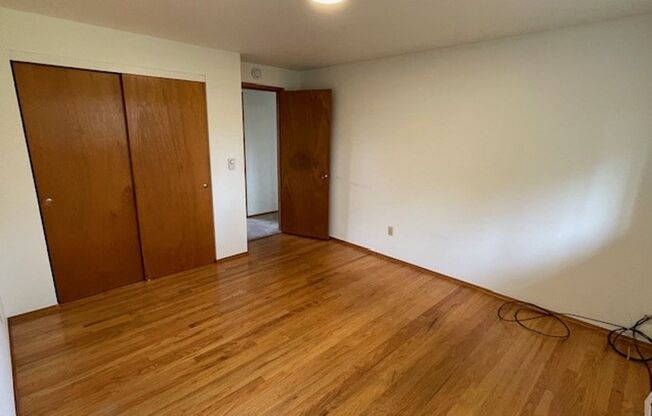 2 beds, 1 bath, $3,200