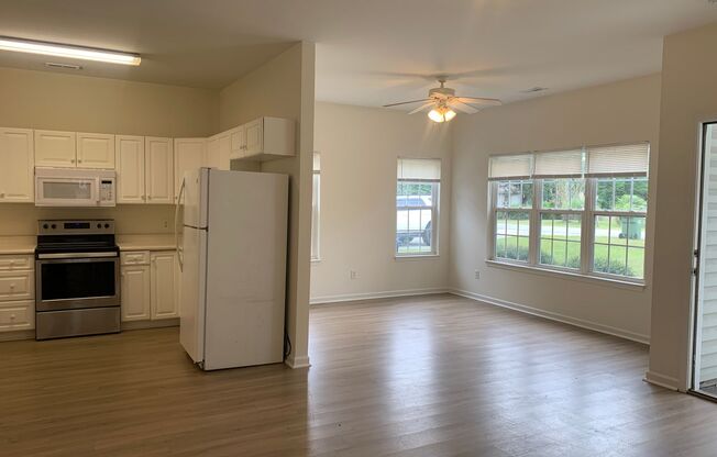 $500 OFF 1ST MONTHS RENT! 3 Bedroom 2 Bath House Available now on Charter Drive