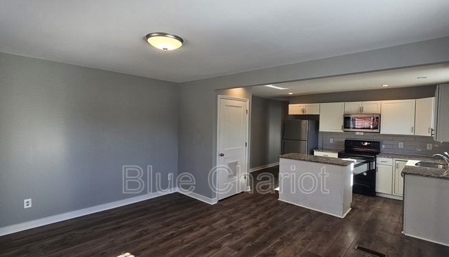 1211 DAWKINS ST