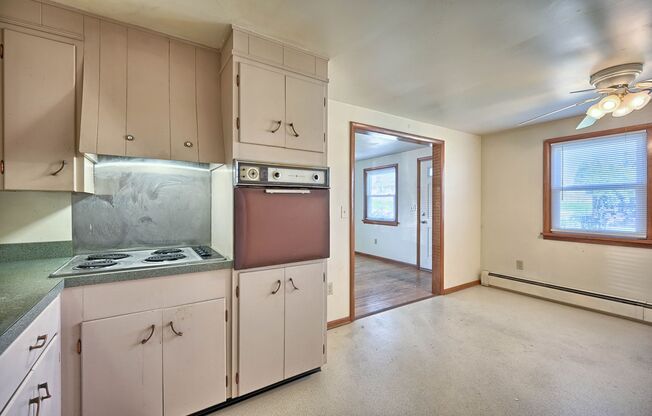 2 beds, 1 bath, $1,195