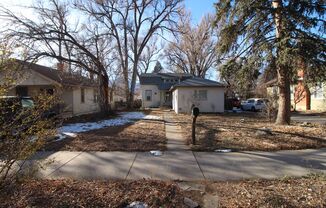 Adorable 3bdrm Downtown Bungalow.   Move in special----half off the first 2 months!!!!