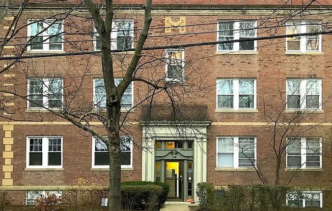 169 KENT ST