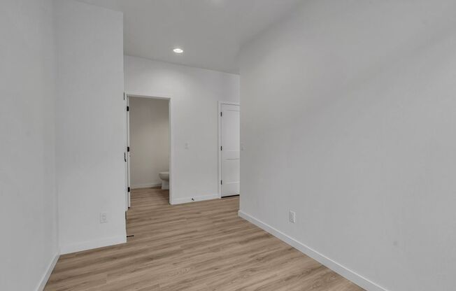 3 beds, 2.5 baths, $2,575, Unit 5114 E Hope Ave