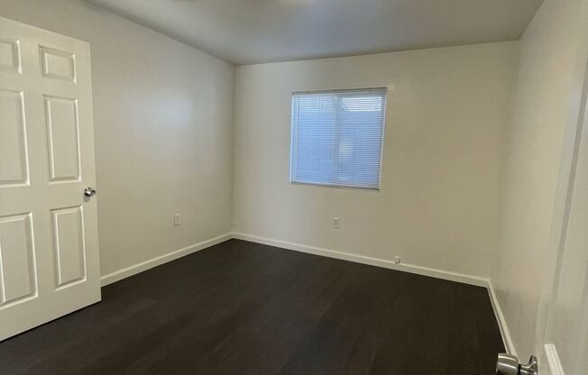 2 beds, 1 bath, 830 sqft, $1,160, Unit A