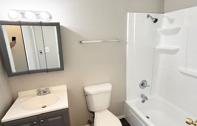 1 bed, 1 bath, $799, Unit Unit 213