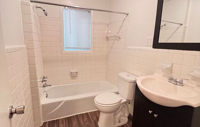 Studio, 1 bath, 475 sqft, $929, Unit 11