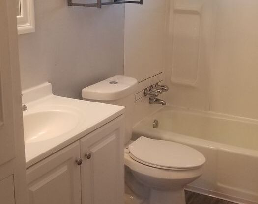 3 beds, 1 bath, $1,300