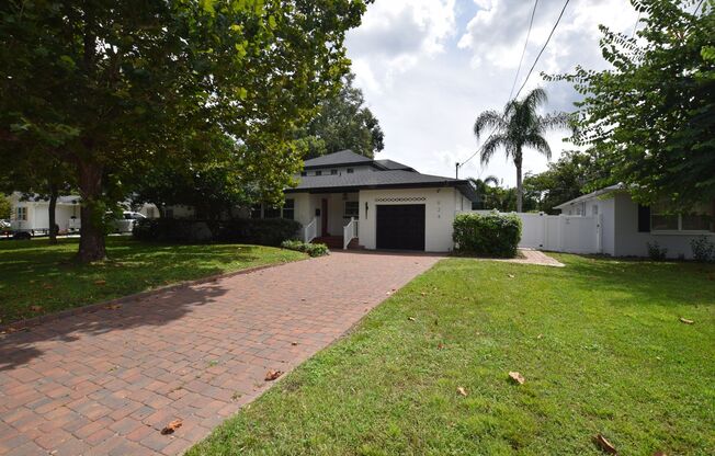 3 bedrooms/ 2.5 baths home for rent at 924 Boardman St. Orlando, FL 32804