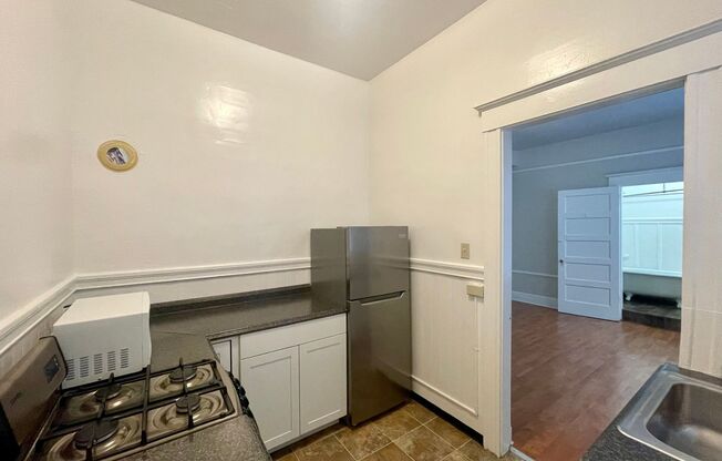 Studio, 1 bath, 356 sqft, $1,395