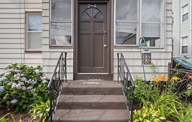 4 HARRIS AVE