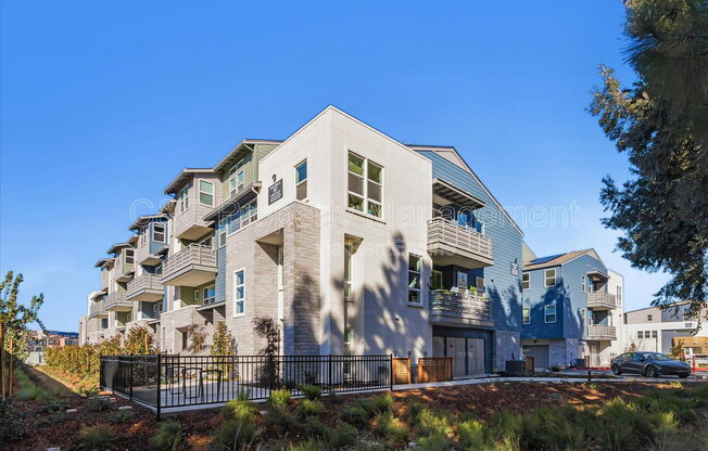 379 LUNDY PL