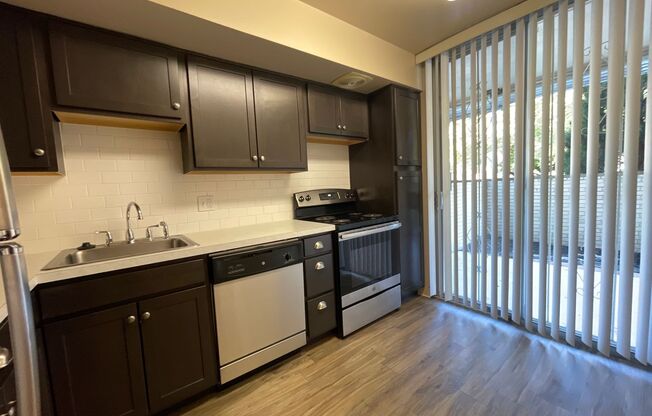 2 beds, 2 baths, 960 sqft, $1,895, Unit 107